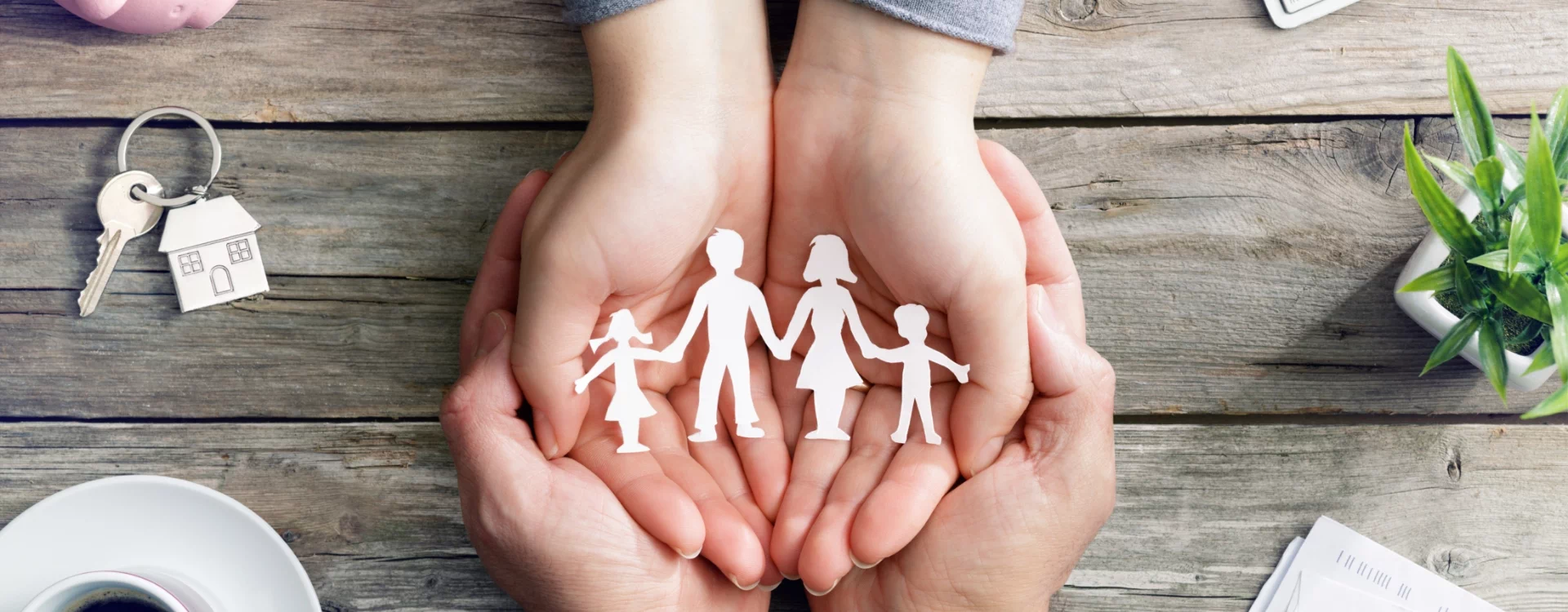 Wycięte ludziki z papieru